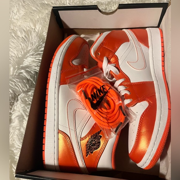 Jordon 1s - Picture 2 of 8